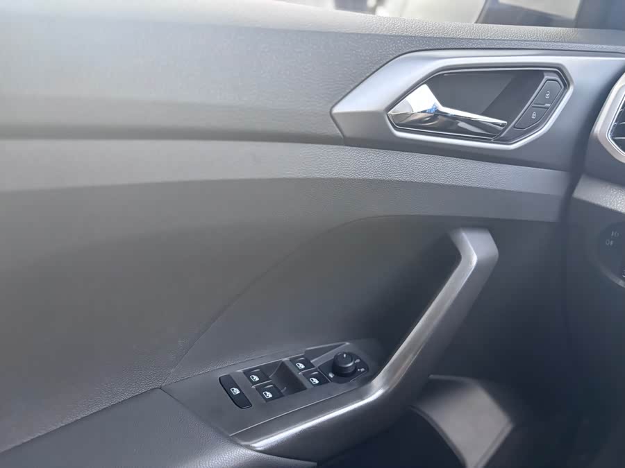 Volkswagen T-Cross 2020 car image #8