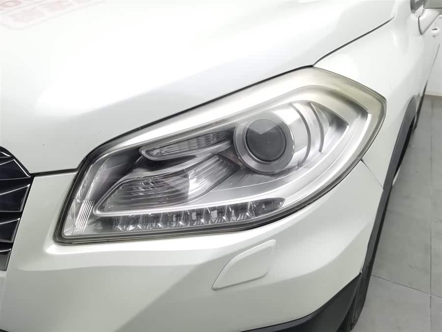 Suzuki S-Cross 2015 صورة سيارة #8