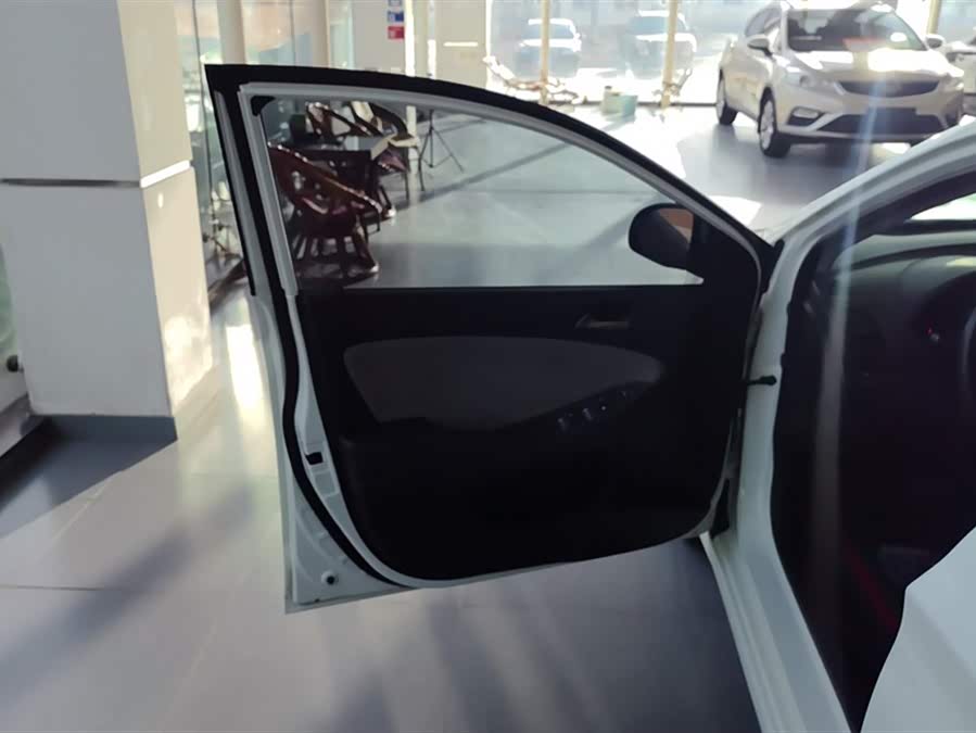 Mazda Reina Hatchback 2014 car image #8