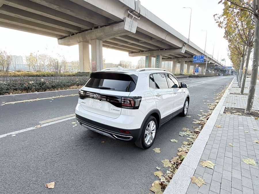 Volkswagen T-Cross 2020 #8 Volkswagen T-Cross 2020 car image #8