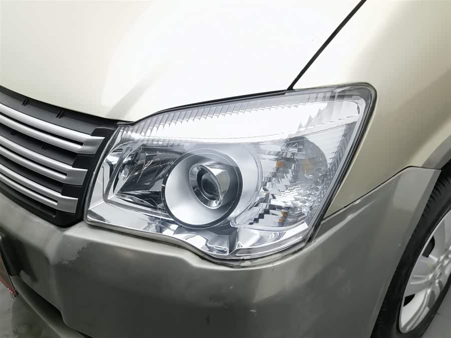 Forthing Lingzhi 2019 #8 Forthing Lingzhi 2019 car image #8