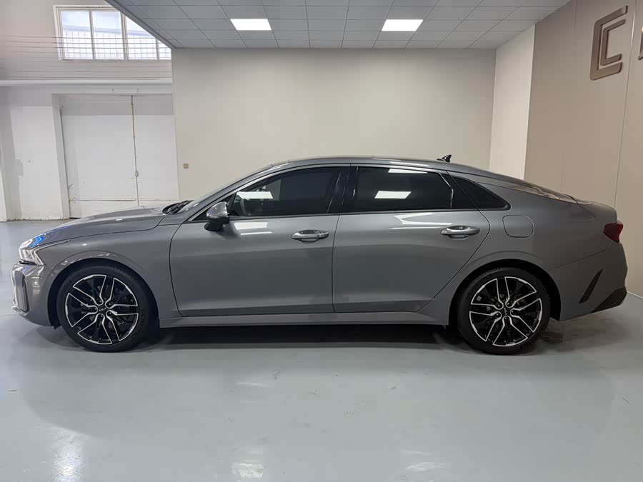 Kia K5 2021 car image #8
