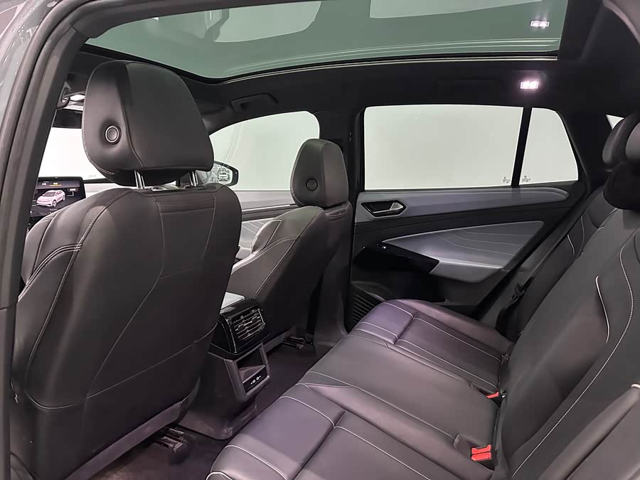 Volkswagen ID.4 X 2024 immagine di auto #8