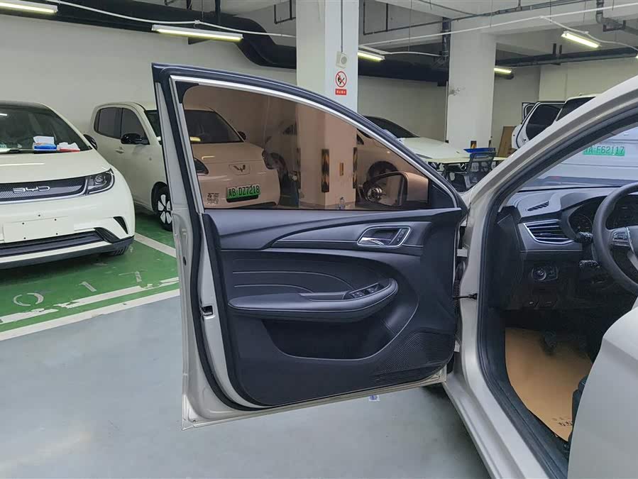 Roewe i5 2020 #8 Roewe i5 2020 car image #8