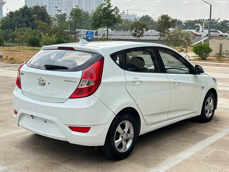 Mazda Reina Hatchback 2016 #8 Mazda Reina Hatchback 2016 car image #8