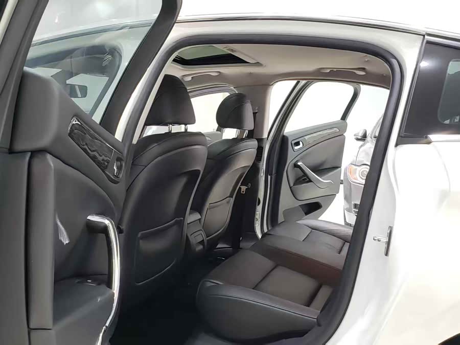 Citroen C5 2011 car image #8