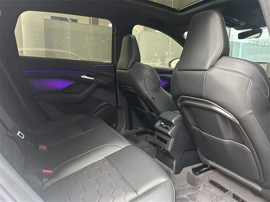 Audi Q6L e-tron 2025 car image #8