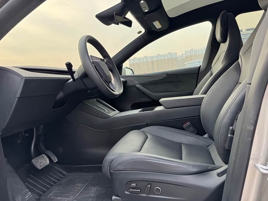 特斯拉 Model Y L 2025 汽车图片 #8