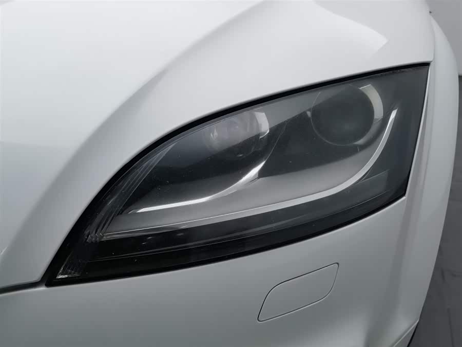 Audi TT 2011 car image #8