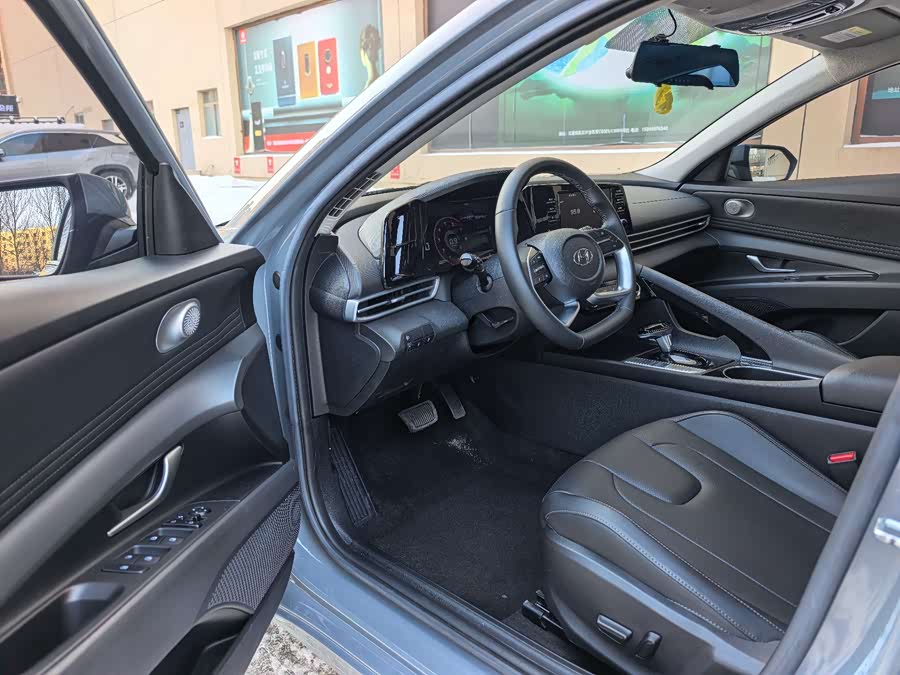 Hyundai Elantra 2022 car image #8