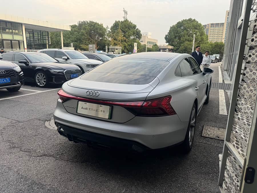 Audi e-tron GT 2024 صورة سيارة #8