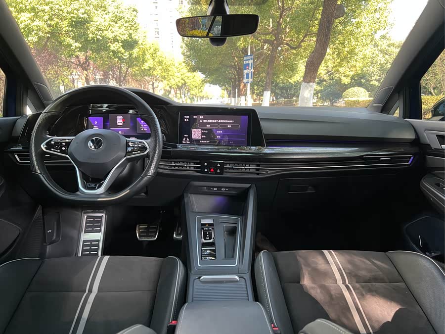 Volkswagen Golf 2023 car image #8