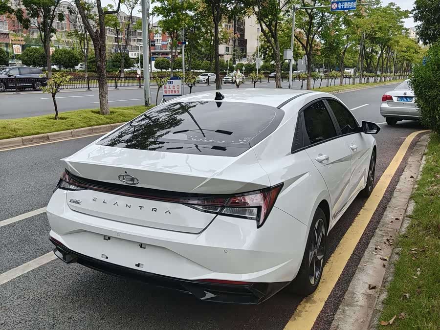 Hyundai Elantra 2023 immagine di auto #8