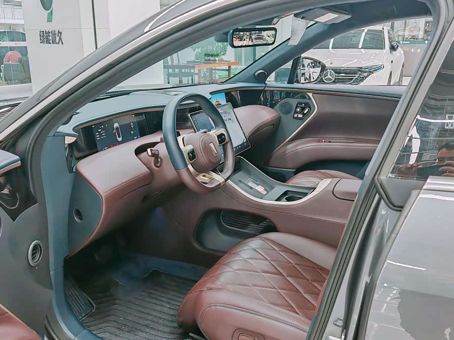 Avatr 11 2024 car image #8
