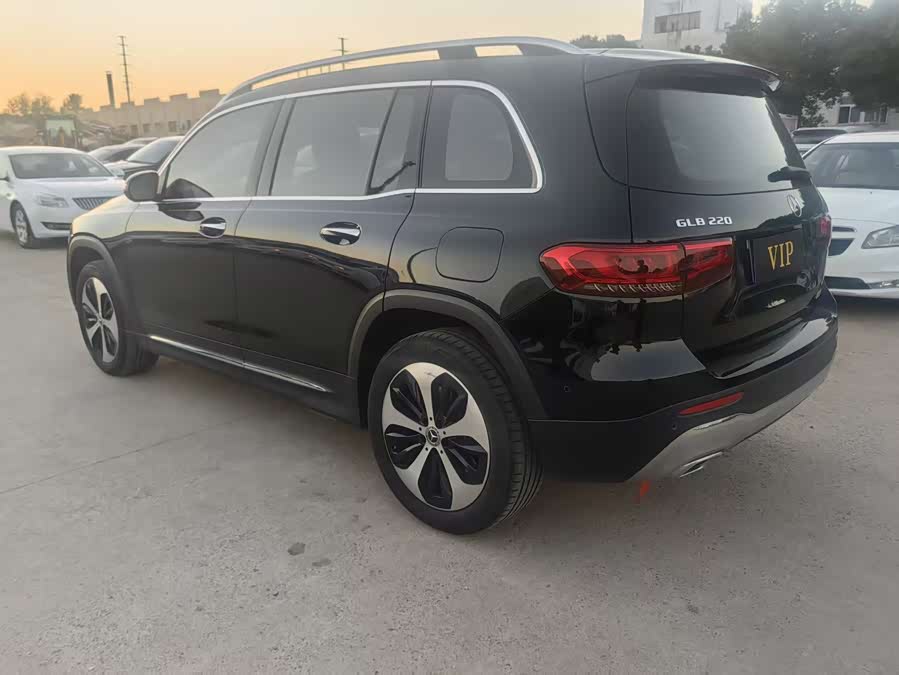 Mercedes-Benz GLB Class 2023 #8 Mercedes-Benz GLB Class 2023 car image #8