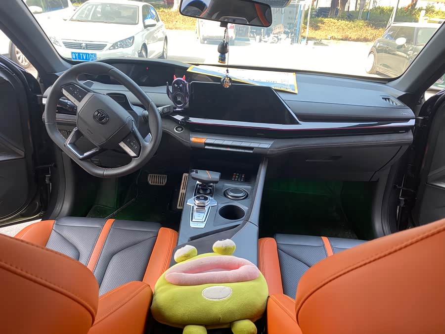 Changan UNI-V 2024 car image #8