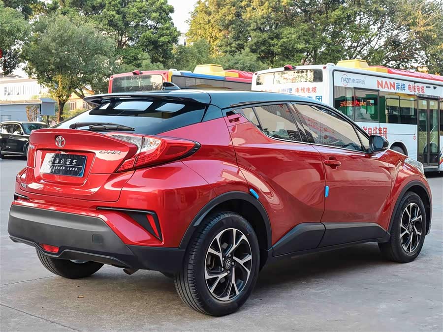 Toyota C-HR 2018 car image #8