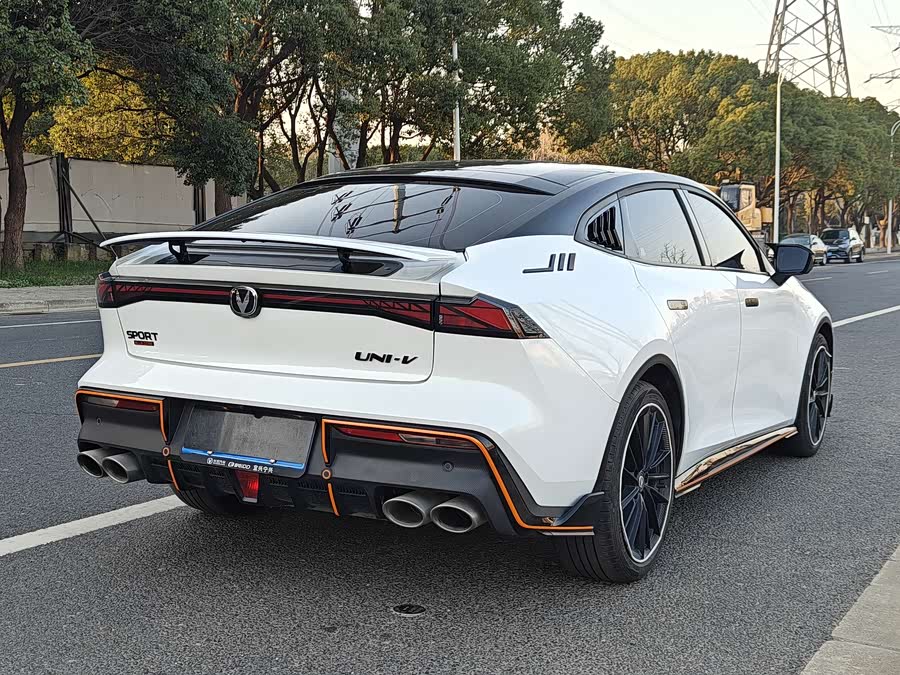 Changan UNI-V 2023 car image #8