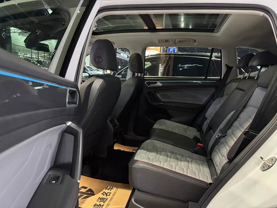 Volkswagen Tiguan L New Energy 2023 صورة سيارة #8