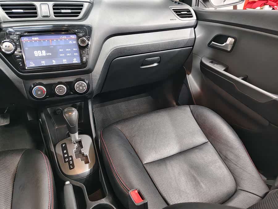 Kia K2 2015 imagen de coche #8