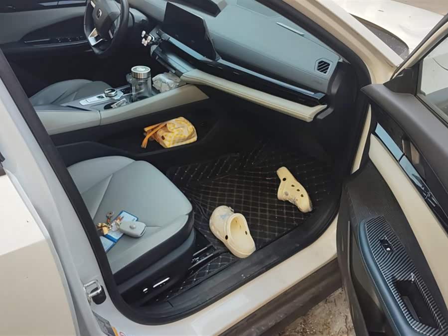 Changan UNI-V iDD 2023 car image #8