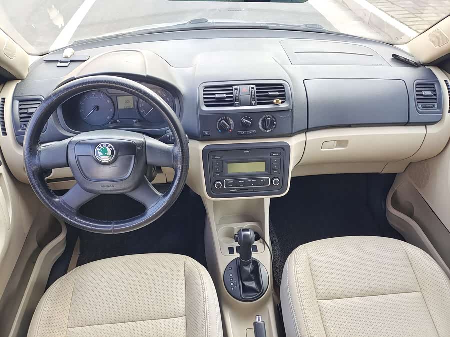 Skoda Fabia 2013 immagine di auto #8