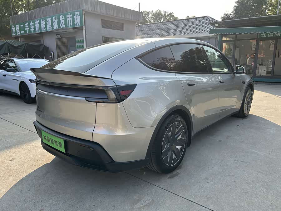 特斯拉 Model Y L 2025 汽车图片 #8