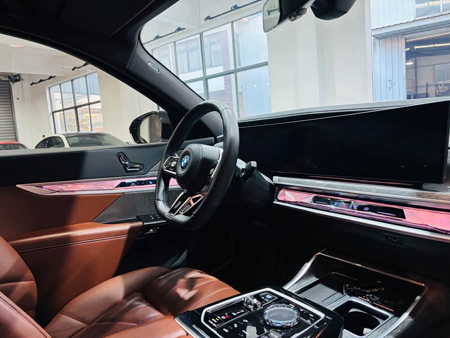 BMW i7 2023 car image #8