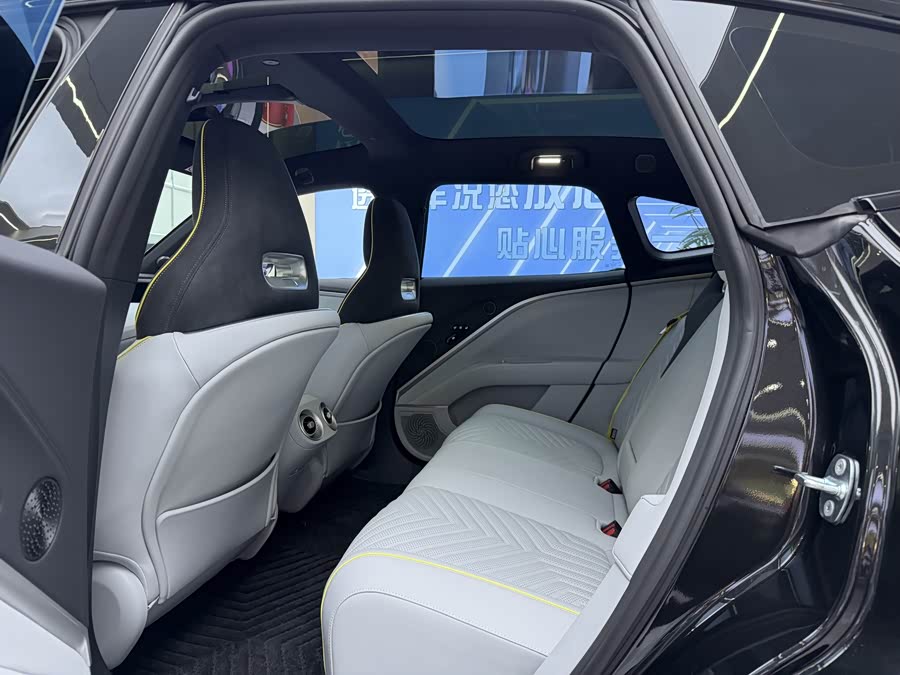 Avatr 11 2025 car image #8
