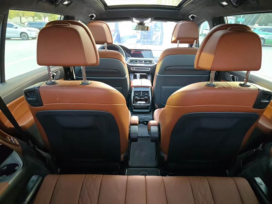 BMW X7 2022 car image #8