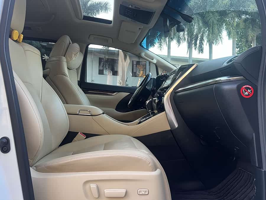 Toyota Alphard 2018 car image #8