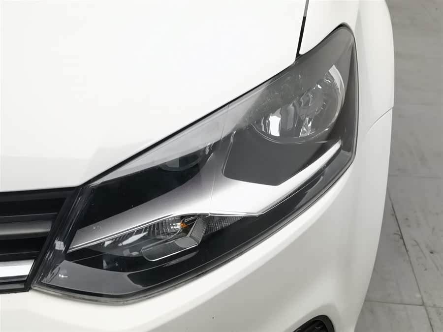 Volkswagen Polo 2014 car image #8