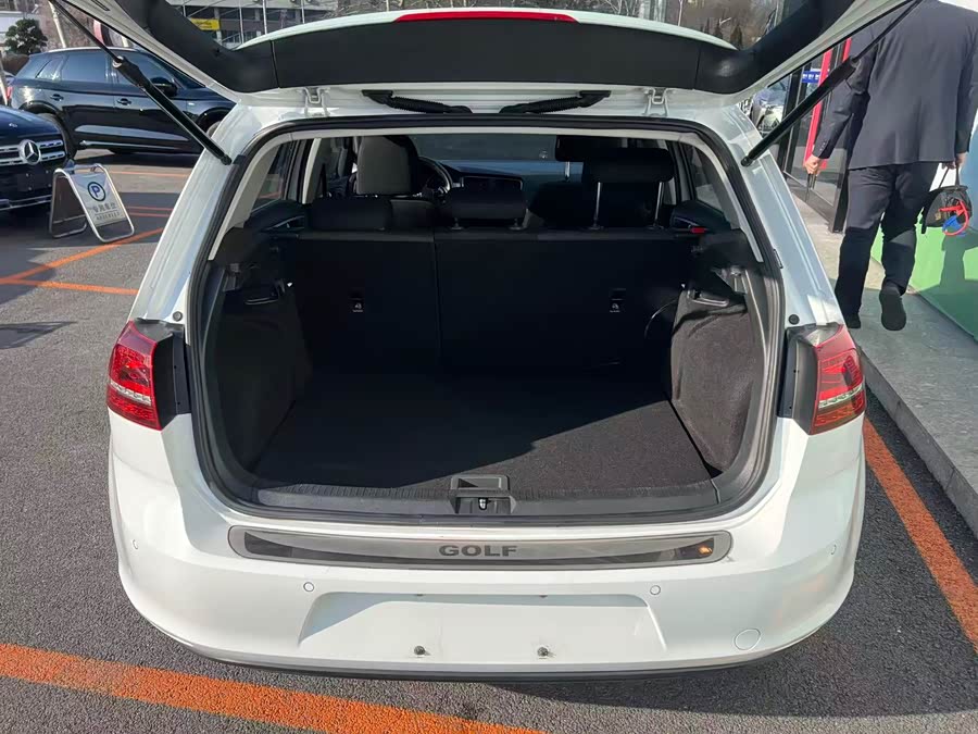 Volkswagen Golf 2017 car image #8