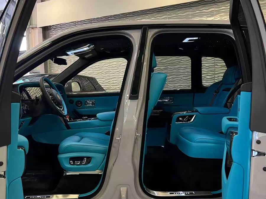 Rolls-Royce Cullinan #8 Rolls-Royce Cullinan car image #8