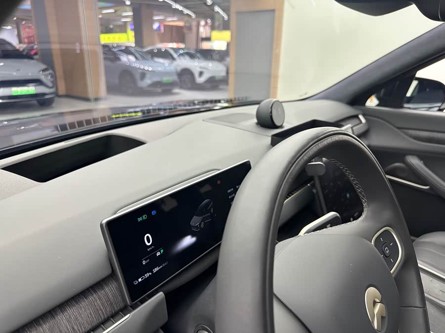 NIO ES8 2023 car image #8