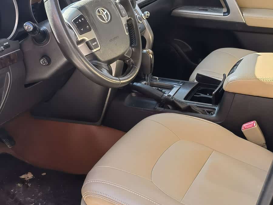 Toyota Land Cruiser 2010 #8 Toyota Land Cruiser 2010 car image #8