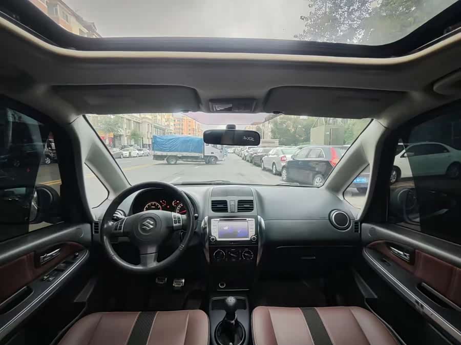 Suzuki SX4 2017 car image #8