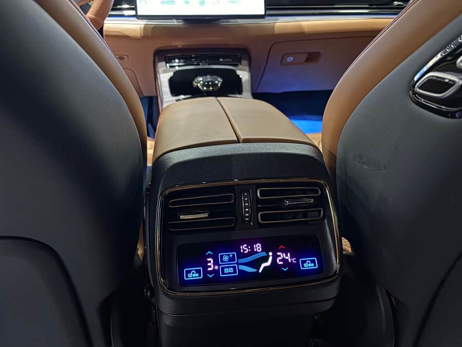 BYD Han 2023 صورة سيارة #8