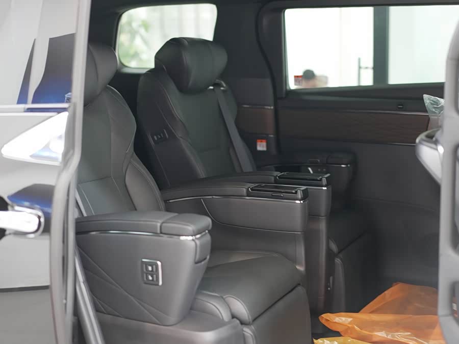 Toyota Vellfire imagem de carro #8