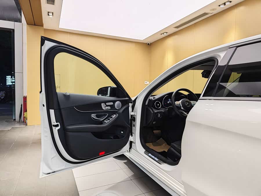 Mercedes-Benz C Class 2020 car image #8