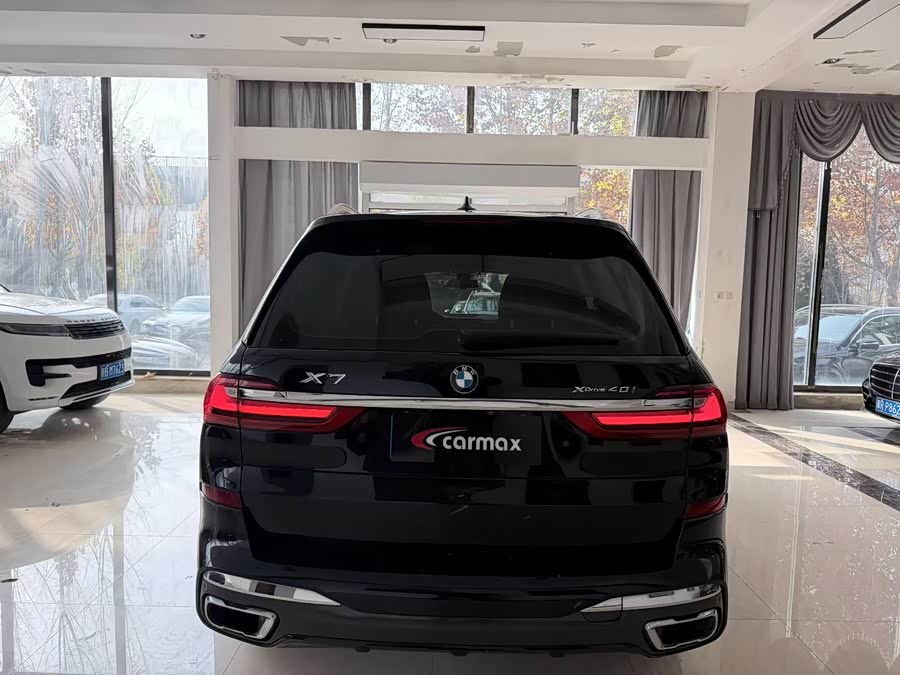 BMW X7 2020 car image #8