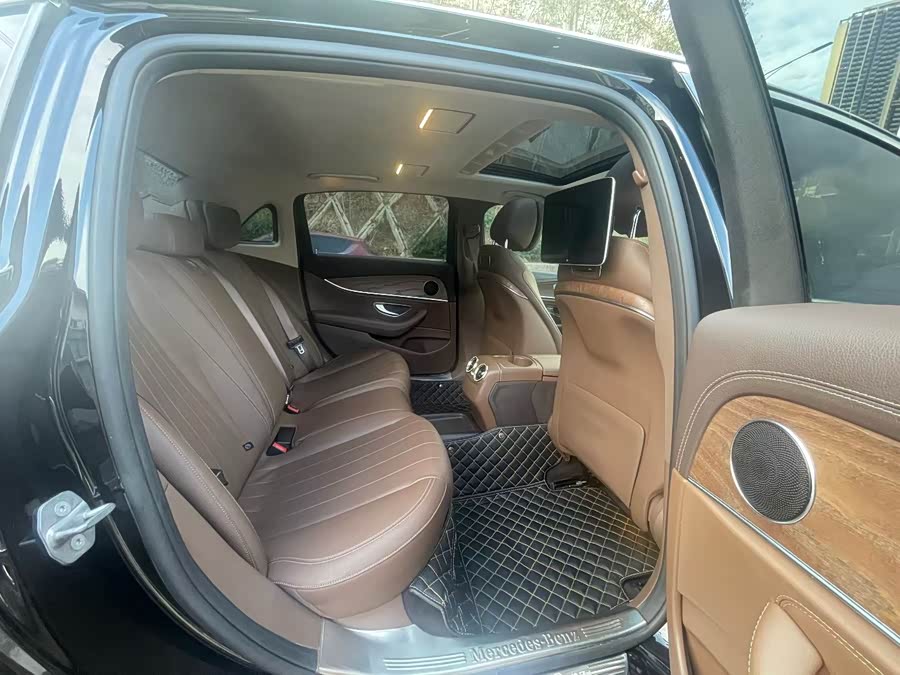 Mercedes-Benz E Class 2017 car image #8
