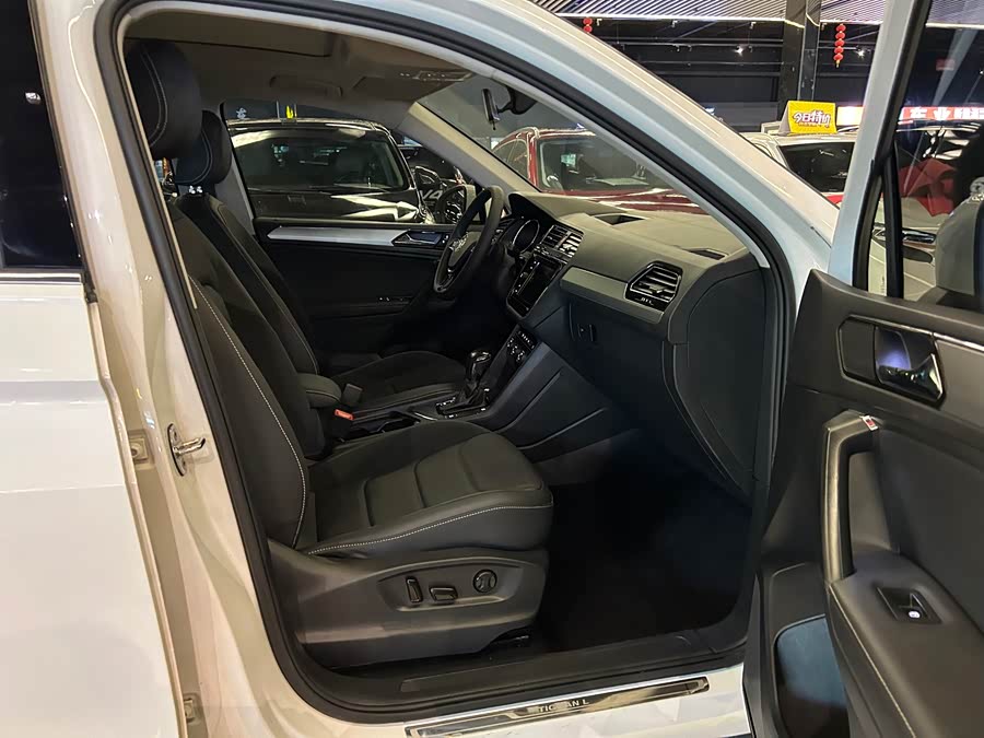 Volkswagen Tiguan L 2019 car image #8