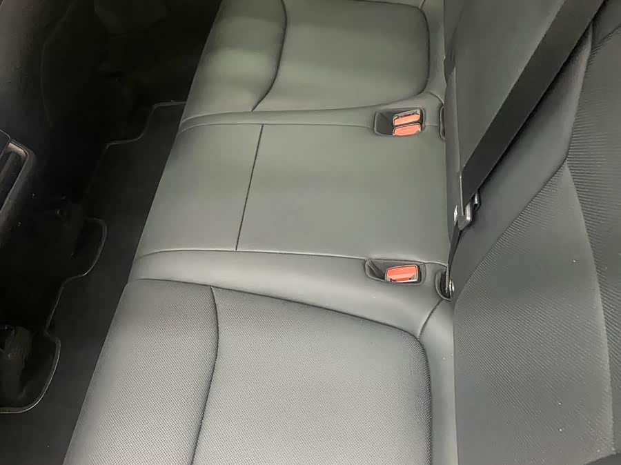 Tesla Model Y 2025 #8 Tesla Model Y 2025 car image #8