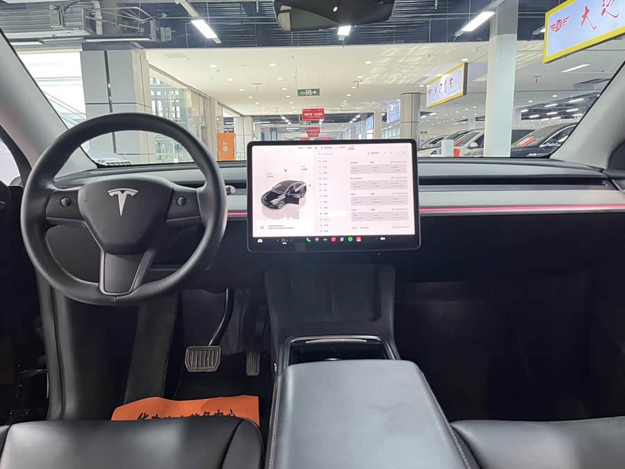 Tesla Model Y 2023 car image #8