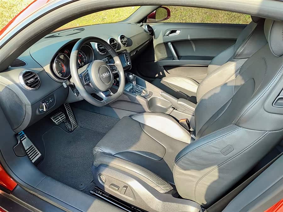 Audi TT 2013 car image #8