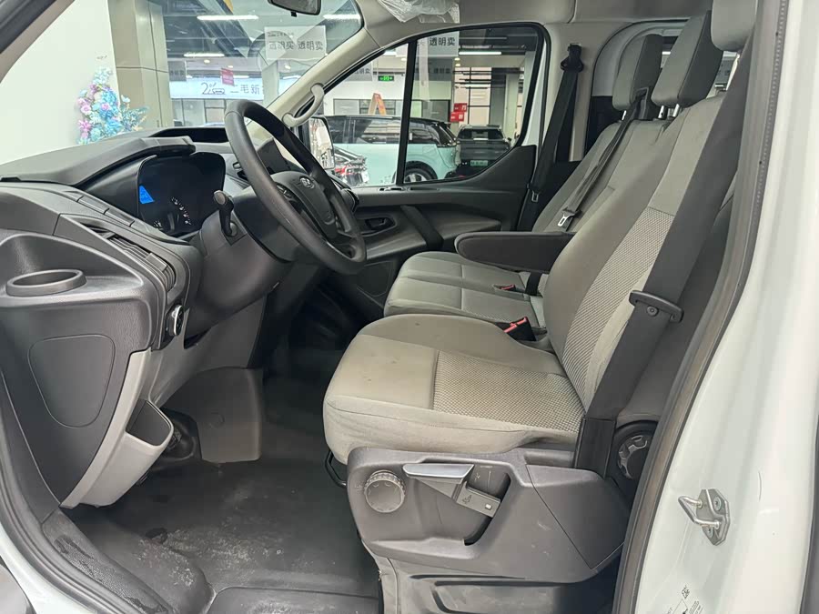 Ford Transit 2022 car image #8
