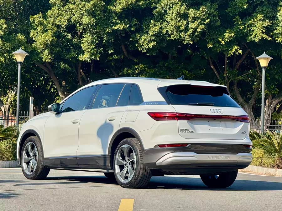 Audi Q5 e-tron 2023 immagine di auto #8