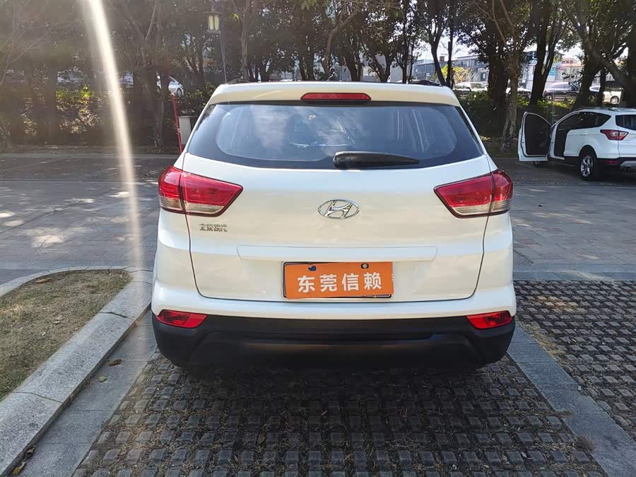 Hyundai ix25 2018 car image #8