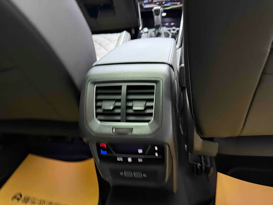 Volkswagen Tayron 2024 immagine di auto #8